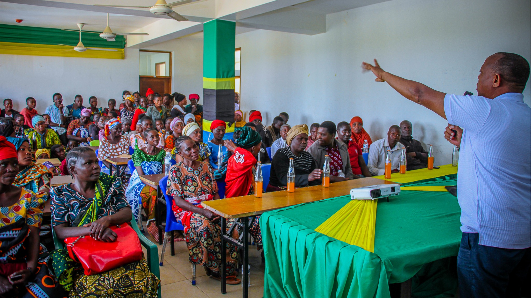 WAJASIRIAMALI WADOGO WAPATA ELIMU YA FEDHA SUMBAWANGA