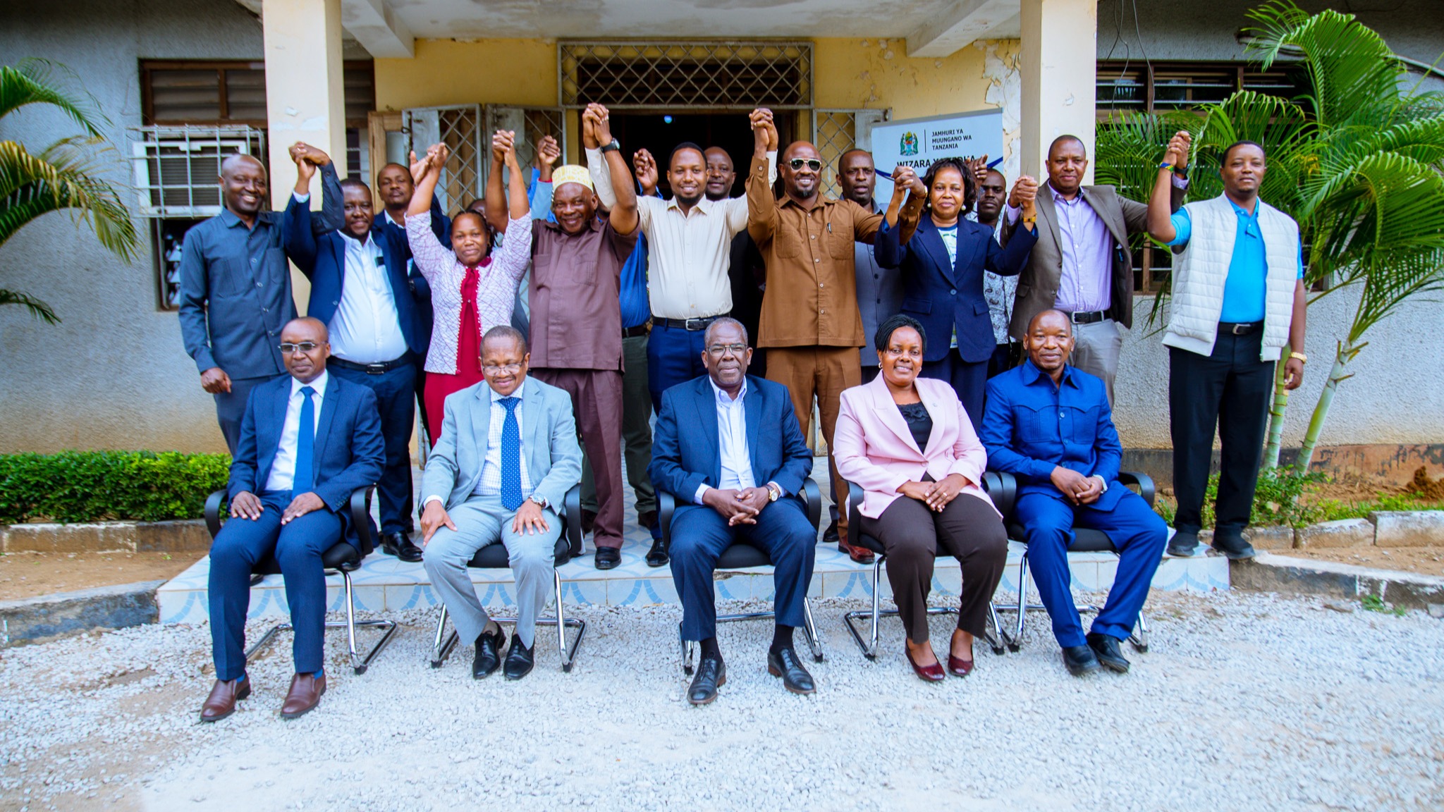 WAZIRI WA FEDHA AMEAGIZA WASTAAFU WAHUDUMIWE KWA HESHIMA.